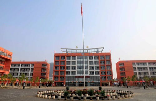 開學季,縣領導到各中學檢查開學工作