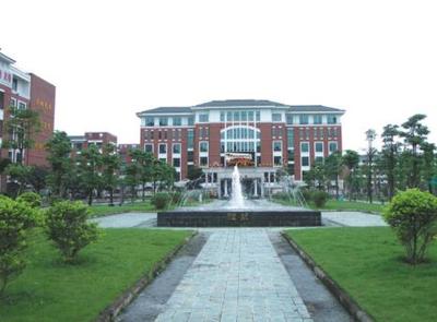 清遠工貿職業技術學校聯系電話多少