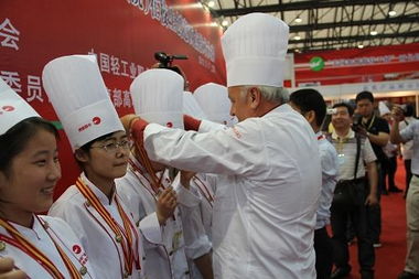 2012“盼盼食品杯”創意西點技術大賽在滬圓滿落幕，職業學校學子展風采